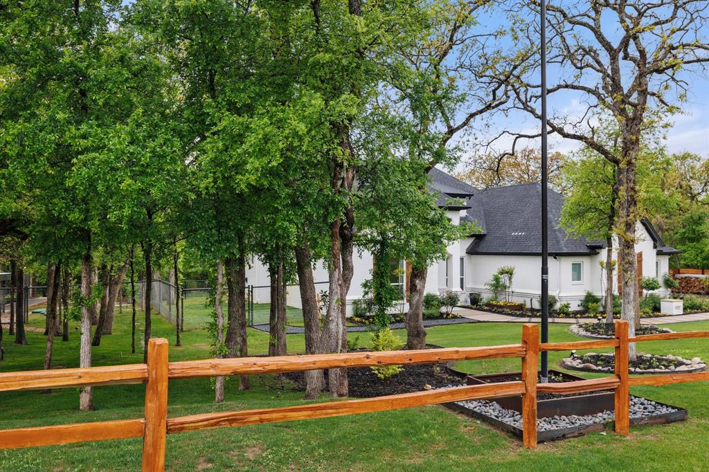 1001 Trinity Oaks Road