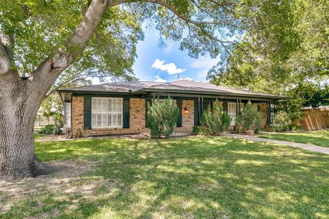 200 Shady Lake Drive Hurst TX 76054