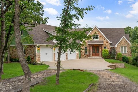 A home in Oak Point