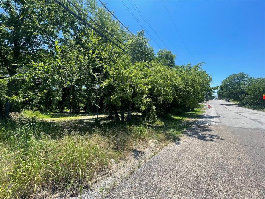 Lot for sale in a great area in Denison, TX! Buyers to do their due diligence to check on zoning, utilities and restrictions. Don't miss out on this great deal before it is gone! Information provided is deemed reliable but is not guaranteed and should be independently verified. 8 inch Water
6 inch Sewer