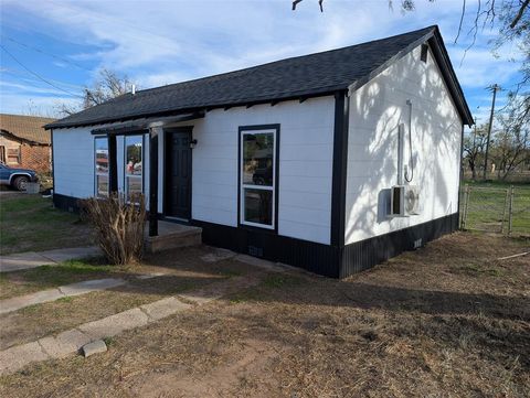 539 W Lake Drive Hamlin TX 79520