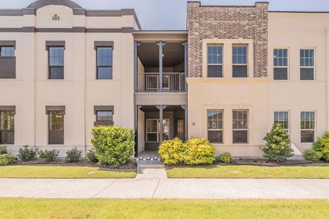 Photo of 305 Sunset Lane #103, Fort Worth, TX 76114 (MLS # 21325064)
