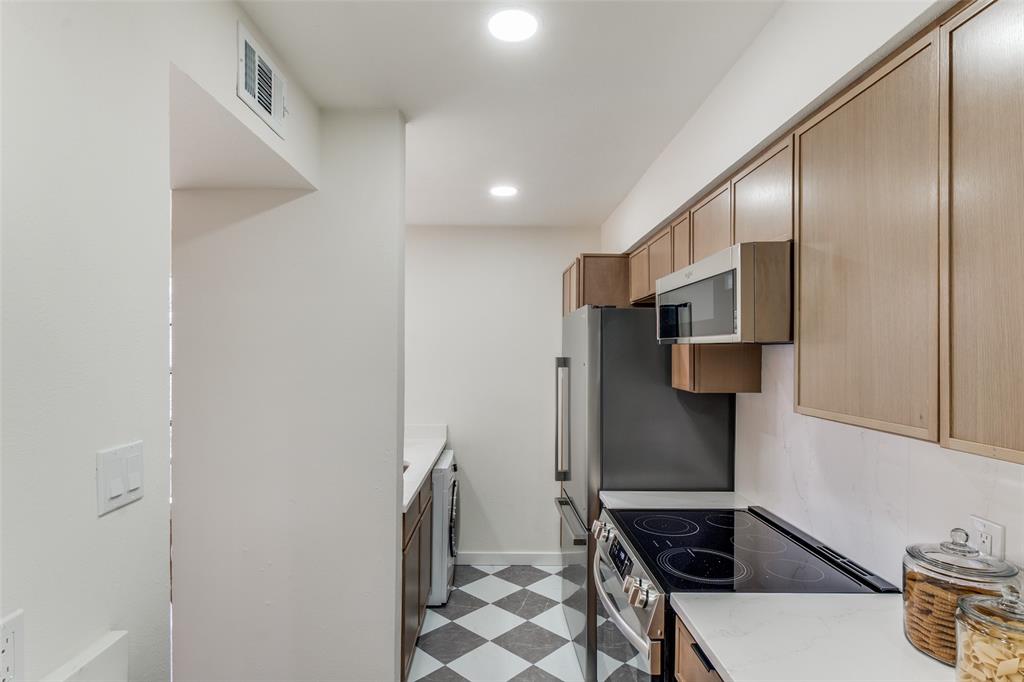 La Siete Condo - Residential