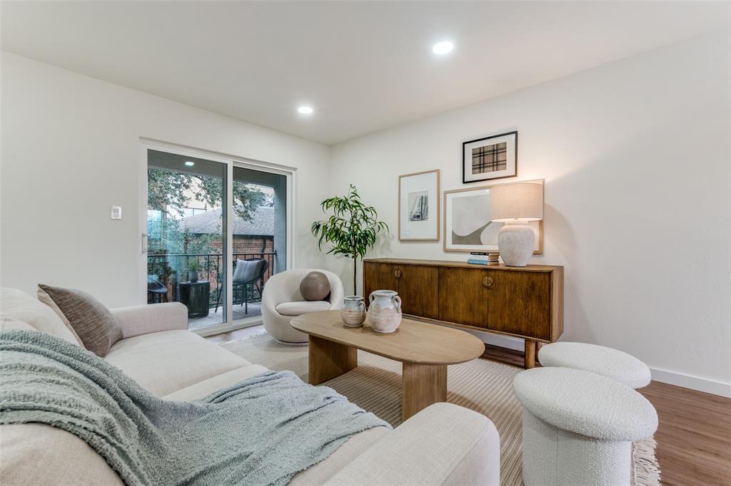 La Siete Condo - Residential