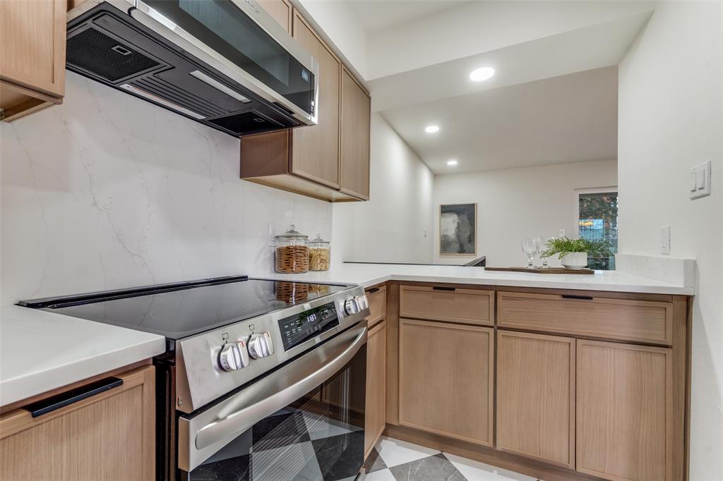 La Siete Condo - Residential