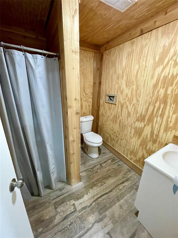 CHAPMAN - Commercial Lease