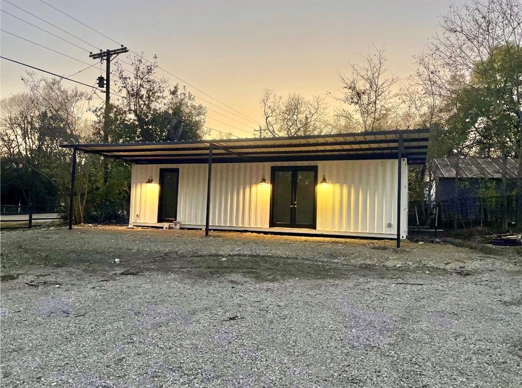 CHAPMAN - Commercial Lease