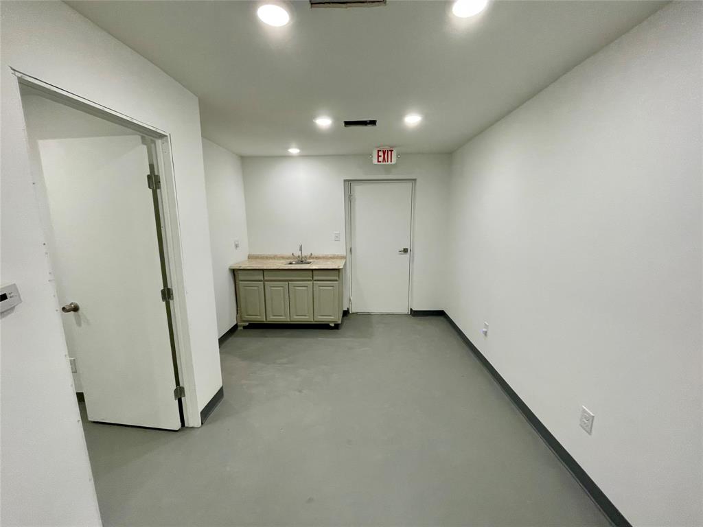 CHAPMAN - Commercial Lease