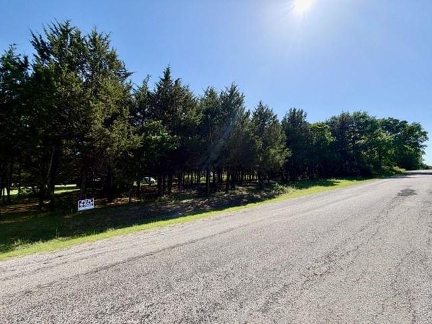 Great opportunity to own 4 lots in a great lake community! Bring your ideas and built your summertime gateway or your forever home on Lake Texoma Simmons Shores offers a community pool as well as access to a community boat ramp & fishing pier, making it easy to get out on the water.
These 4 lots are still showing as 363 Willow Dr on the Tax record, they are located behind 363 Willow Dr, on Parker Dr. Lots 351,352,353,354 Parcel ID 105734 & 105735.