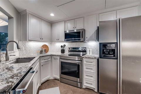 Tiny photo for 5950 Lindenshire Lane #202, Dallas, TX 75230 (MLS # 21099339)