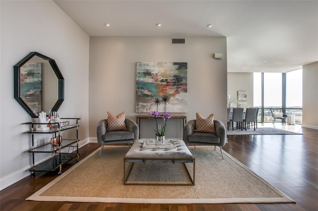 5656 N Central Expressway 805