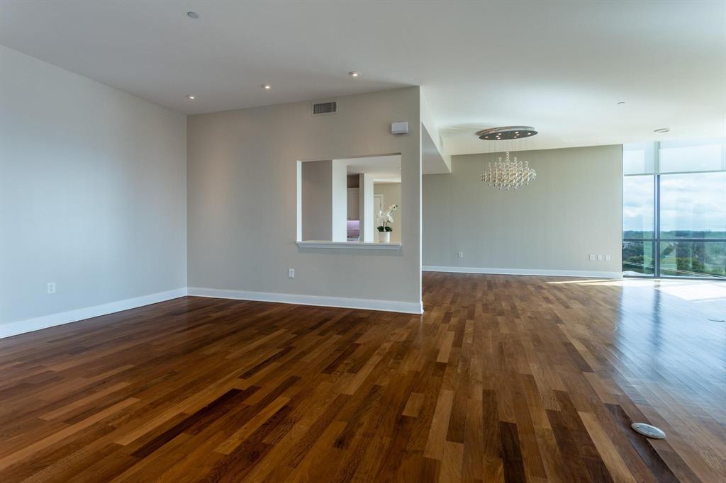 5656 N Central Expressway 805