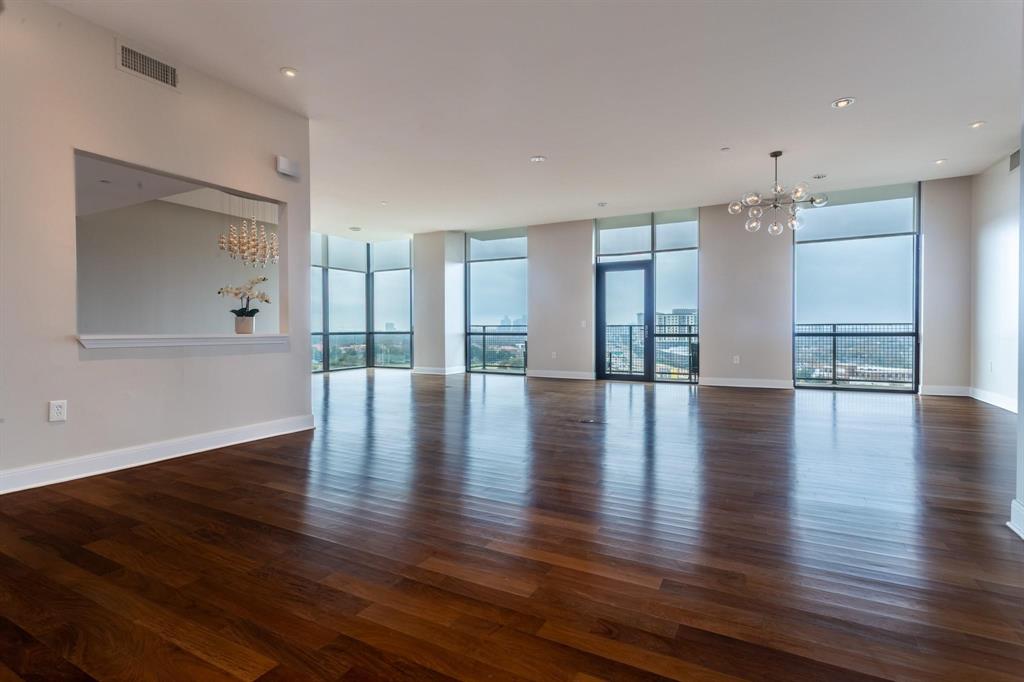 5656 N Central Expressway 805