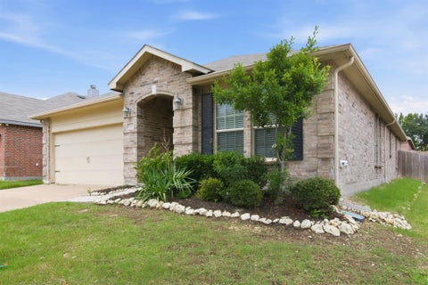 Photo of 12409 Lonesome Pine Place, Fort Worth, TX 76244 (MLS # 21313338)