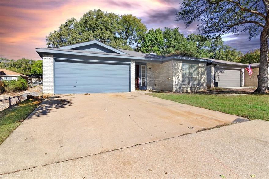 Great move in ready home in Mansfield!  Fresh paint and flooring throughout this cute 3 bedroom 2 bath home.  Great open floorplan with spacious living and kitchen area.  Nice backyard space with covered patio.  Just minutes away from shopping, dining, and entertainment!