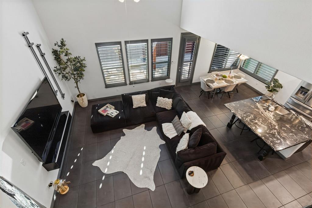 6112 Black Swan Circle