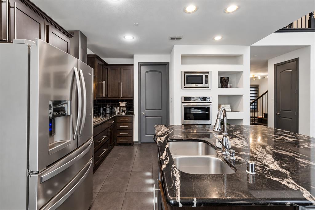 6112 Black Swan Circle