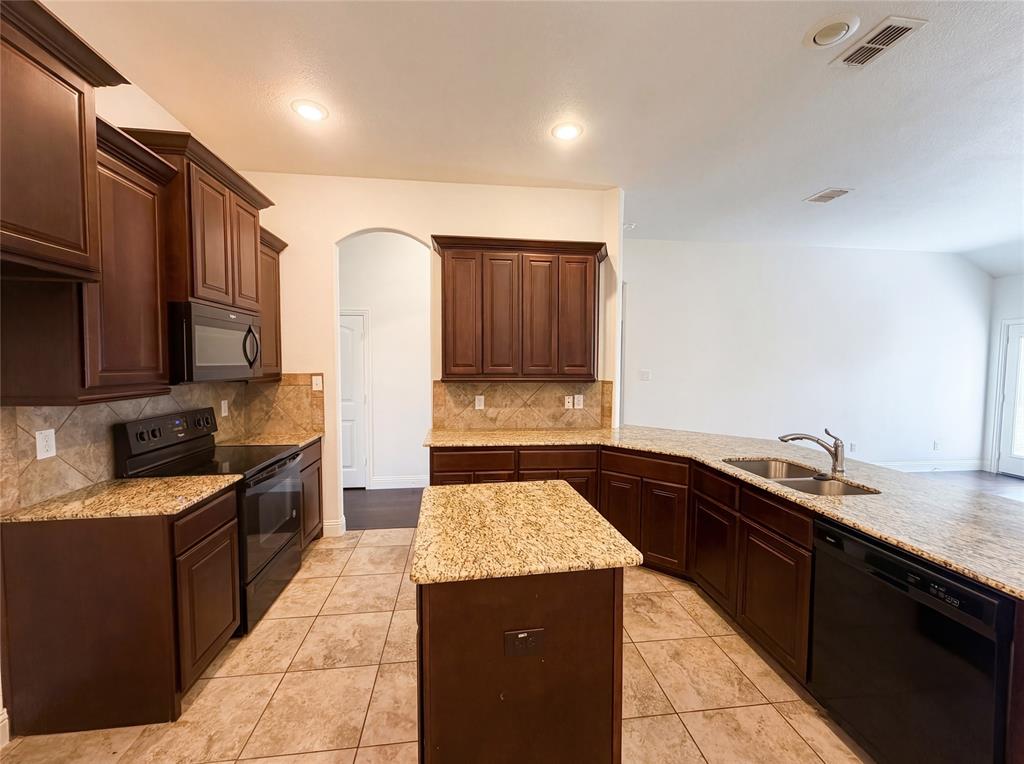 3717 Dutch Iris Lane