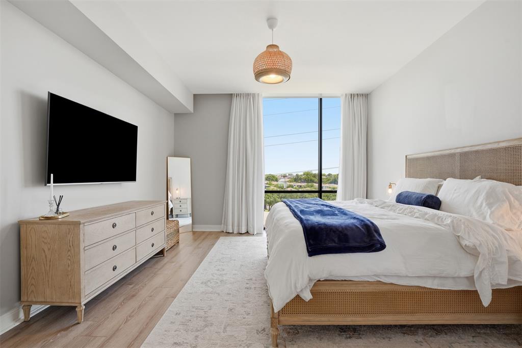 5656 N Central Expressway 406