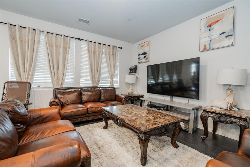 1017 Chatsworth Drive