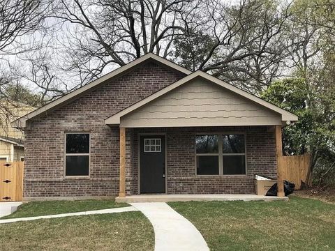 Photo of 921 W Day Street, Denison, TX 75020 (MLS # 21196946)