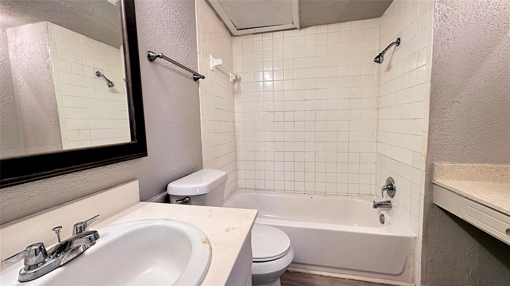 Park Lane Twnhms Ph 01 - Residential Lease