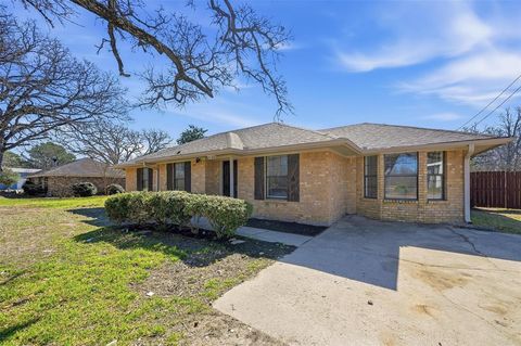 Photo of 1816 Lake Highland W, Quinlan, TX 75474 (MLS # 21178047)