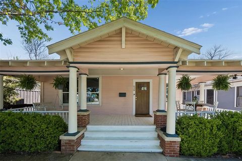 Photo of 628 Woodlawn Avenue, Dallas, TX 75208 (MLS # 21262551)