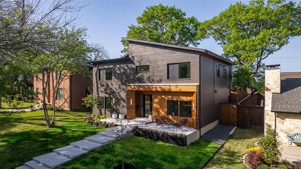 7115 Casa Loma Avenue