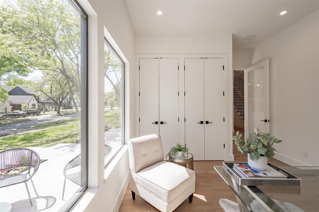 7115 Casa Loma Avenue