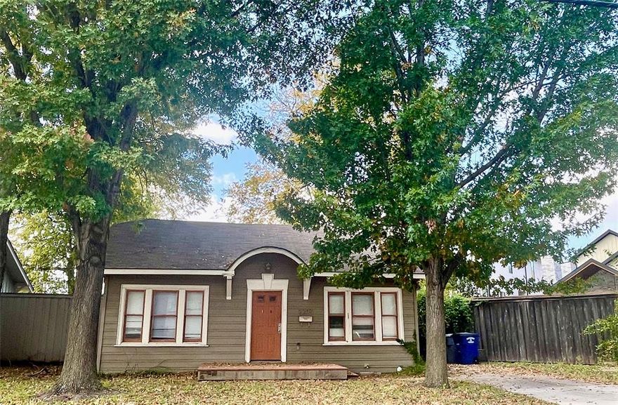 Cute craftsman bungalow in the heart of Knox-Henderson, just blocks away from the buzz of N. Henderson, featuring some of the best bars, restaurants and shops in East Dallas. This quaint 2 bed, 1 bath home offers updated appliances including stackable washer and dryer, newly installed flooring in the bedroom, off-street parking and a nicely sized gated backyard with privacy fence, deck and storage shed. Lease terms are negotiable. Pets okay, with variable deposit starting at $350, depending on size, age and breed of pet; restrictions apply. Contact leasing agent for more info. Tenant establishes and pays all utilities and is responsible for lawn maintenance and care. No smoking. $50 application fee covers required background and credit checks. Security deposit equal to one full-month's rent, plus applicable pet deposit, due at signing. **Renter's Insurance required on all leases.**