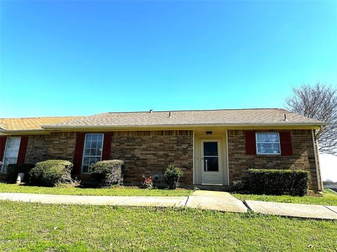 1 E Mountain Lane 33 Grand Prairie TX 75052