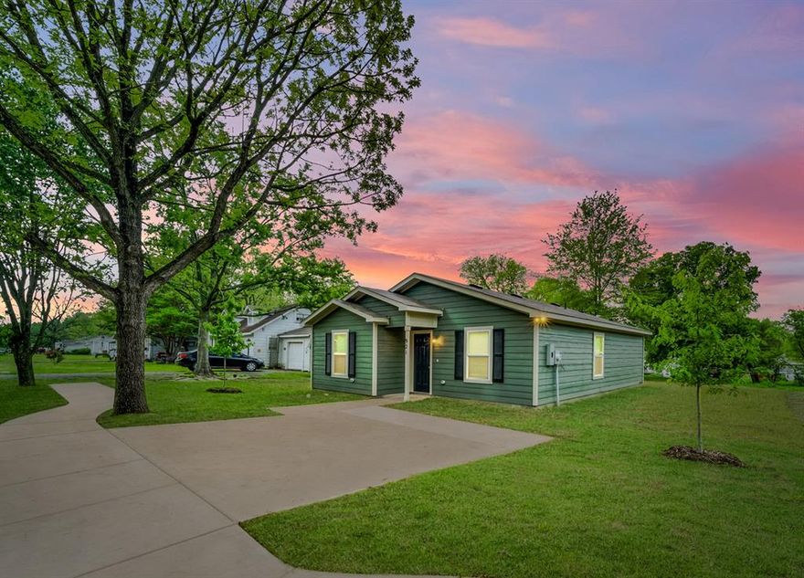 Discover this ultra-efficient 2024-built home on a generous ¼-acre lot, offering 3 bedrooms, 2 full baths, and a seamless open-concept kitchen-family room layout perfect for modern living and entertaining. Packed with premium, energy-smart features throughout—including top-tier insulation, efficient windows, smart thermostat and modern tech systems—this home delivers exceptionally low utility bills compared to older properties. Enjoy peace of mind knowing your energy costs stay minimal year-round, even in the Texas heat. Inside, you'll love sleek wood-vinyl flooring, gorgeous granite countertops, stainless steel appliances, a spacious family living room, and a generous primary suite with private ensuite bathroom. Step outside to a huge, backyard ideal for BBQs, play, or future pool dreams. Prime location in charming Bonham puts you minutes from Lake Bonham and Bois d'Arc Lake, quick access to Hwy 121, Historic Town Square, and Walmart—plus easy drives to Sherman (30 min) and McKinney (35 min).
Embrace relaxed small-town vibes with big-city convenience and the unbeatable advantages of new construction—no surprises, maximum efficiency, and lower long-term costs. This is modern, worry-free living at its best—don't miss it!