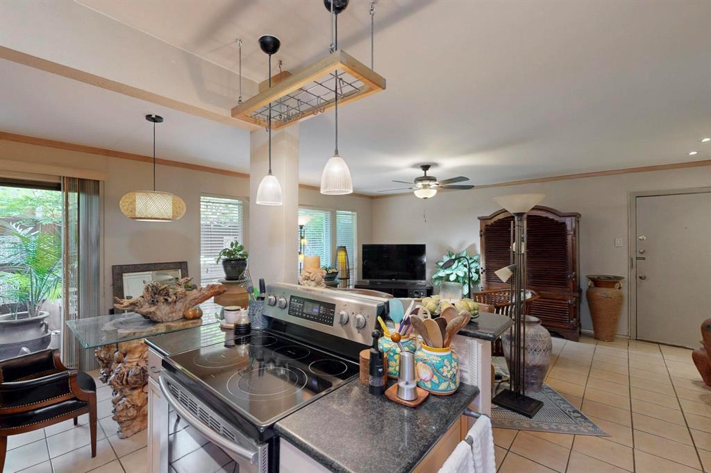 4112 Bowser Avenue 105