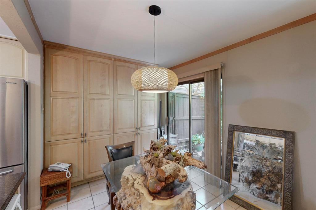 4112 Bowser Avenue 105