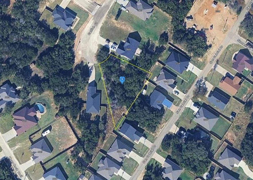 This vacant lot offers an excellent opportunity to build your future home or make a smart investment. Located in the gated community of Canyon Creek on Lake Granbury, the property features 0.35 acres with wooded terrain and public utilities available. Enjoy a peaceful setting with access to lake amenities, perfect for boating, fishing, and outdoor recreation, while remaining conveniently located near shopping, dining, schools, and major highways, providing easy access to city amenities. Whether you’re looking for a private retreat, a development opportunity, or a long-term investment, this lot provides the flexibility and location to suit your needs. Listing is for land only and comes As Is.