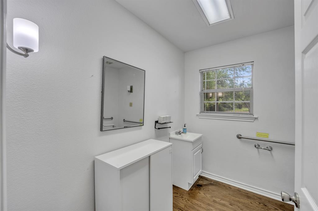 Daggett E Add - Commercial Lease