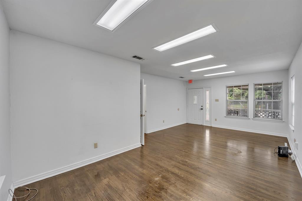 Daggett E Add - Commercial Lease