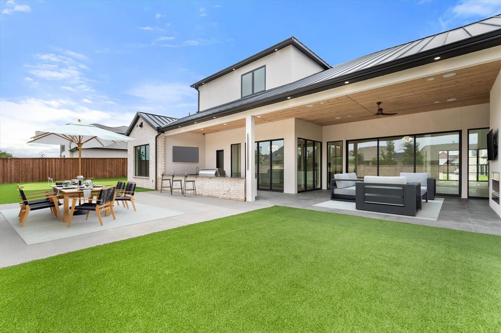 1106 Knoll Crest Drive