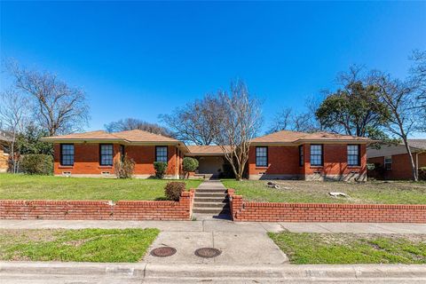 1761 Mariposa Drive Dallas TX 75228