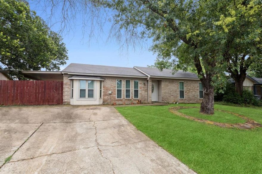 Rare 3 bedrooms, 2 baths and 2 living area located on a quiet cul-de-sac street! This move-in ready home has an open floor plan with lots of windows to let in natural light. Light and bright paint colors, updated flooring, spacious rooms and huge backyard make for great entertaining. Conveniently located close to downtown, major highways, restaurants & shops, this home is ready to call your own!