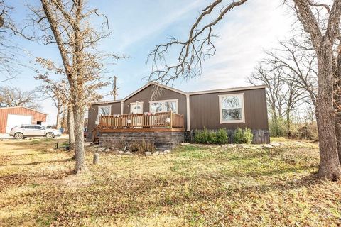 Photo of 18 Pawnee Trail, Nocona, TX 76255 (MLS # 21154360)