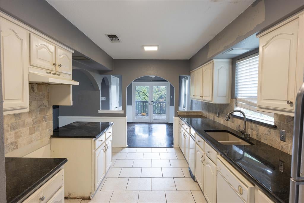 112 Oaktree Drive