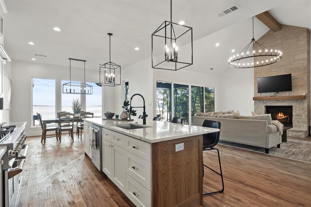 643 N Private Road 52416