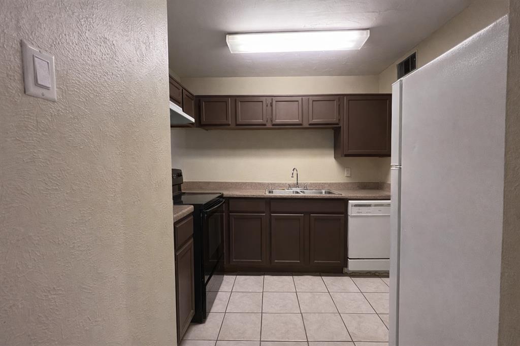 Cimarron Court Condo Ph 1 - Residential