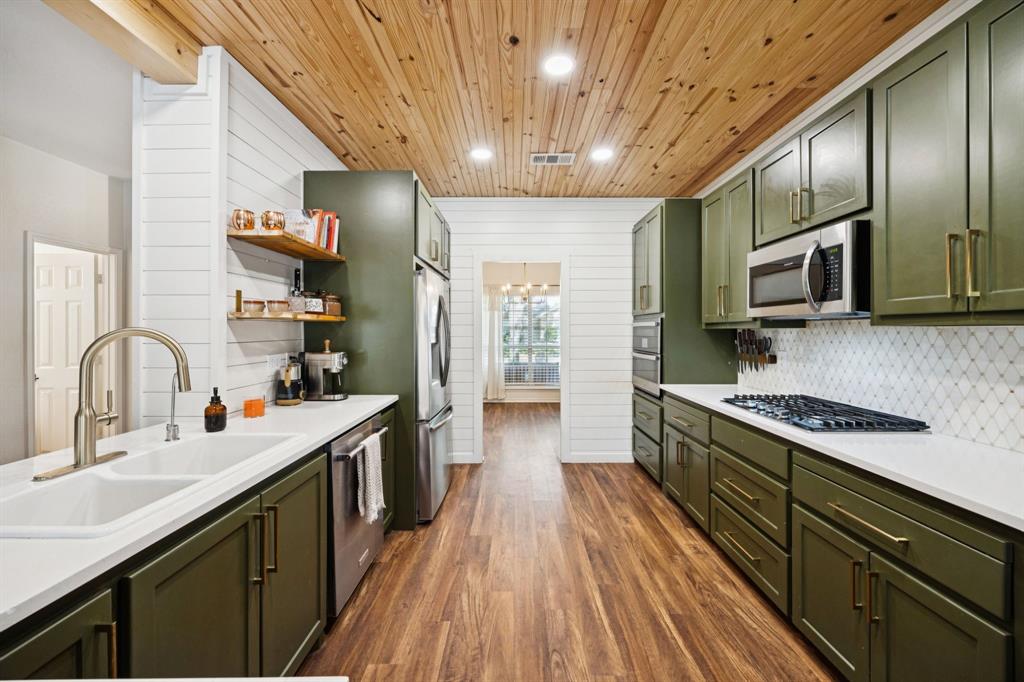 833 Oak Hollow Lane