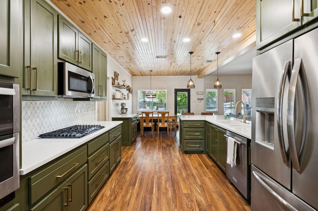 833 Oak Hollow Lane