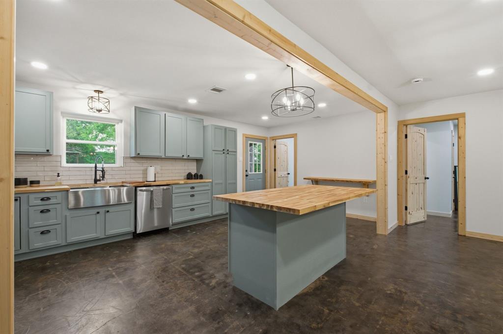 J WINDLE ACRES 5.53 - Residential