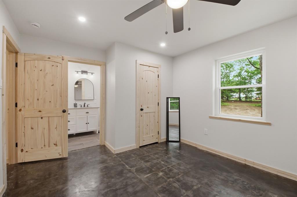 J WINDLE ACRES 5.53 - Residential