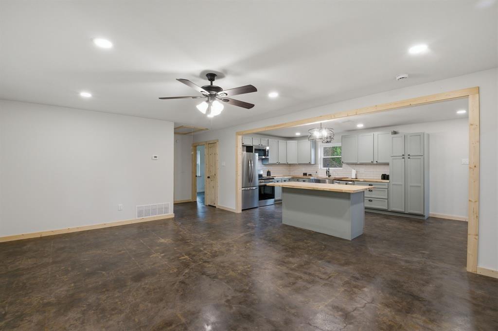 J WINDLE ACRES 5.53 - Residential